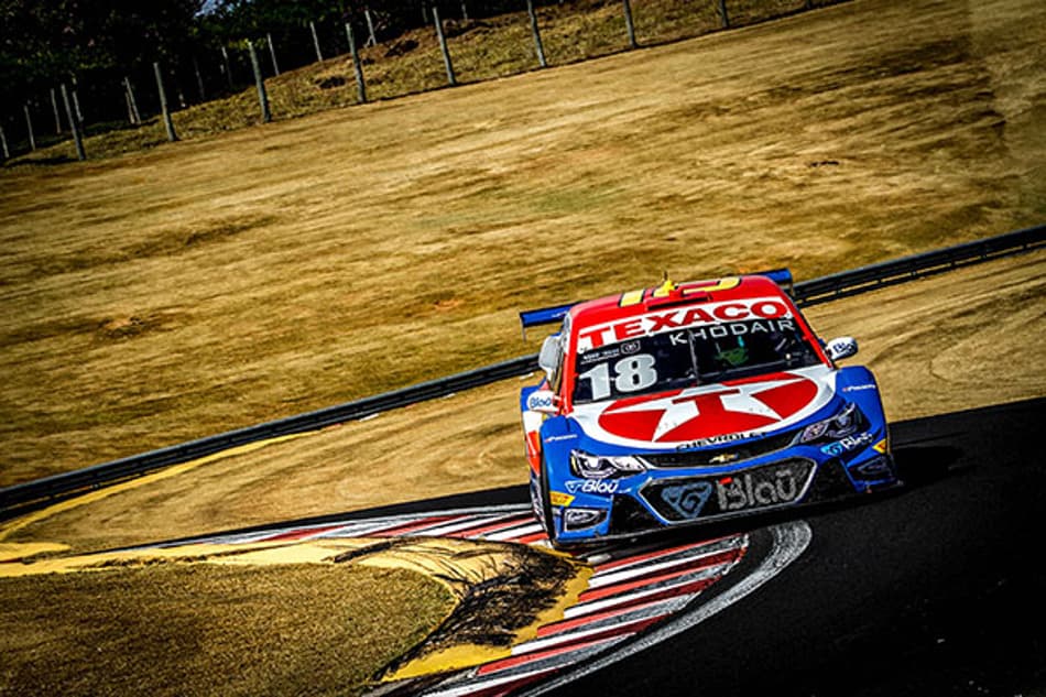 Khodair dá show de ultrapassagens e salva um top 10 no Velo Città