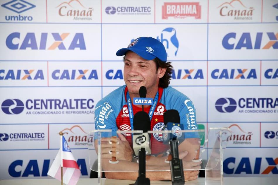 "Os times do Nordeste sempre são prejudicados pela arbitragem", afirma técnico do Bahia