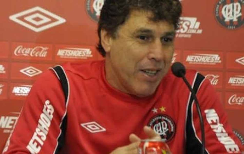 Técnico uruguaio é chamado para fazer clínicas de futebol na China