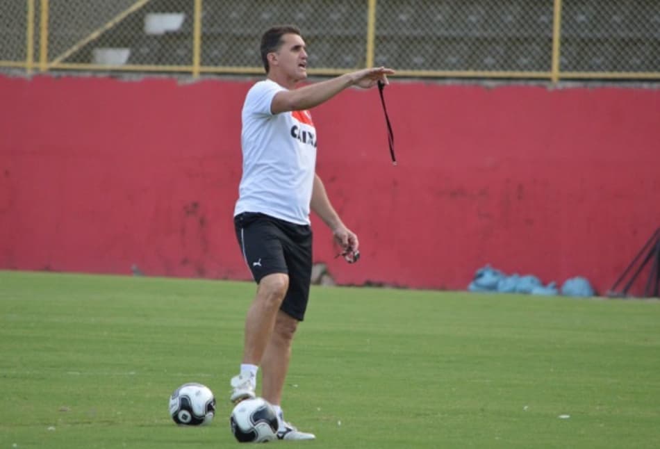 Vagner Mancini comanda primeiro treino do Vitória após o triunfo sobre o Flamengo