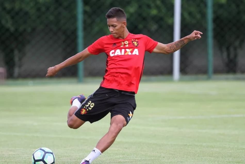 Elogiado por Luxa, Thallyson tem contrato renovado com o Sport até 2020