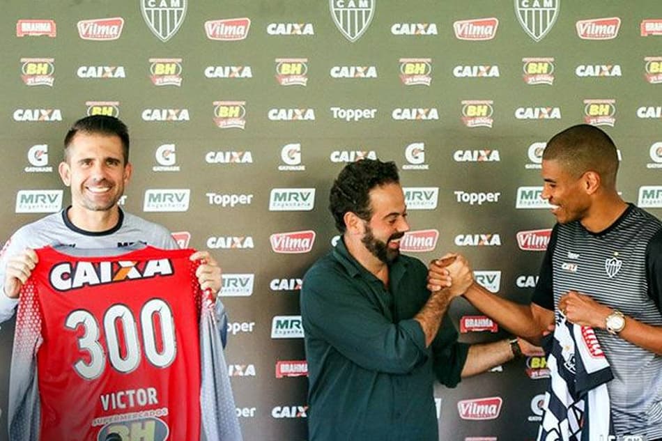 Atlético-MG homenageia Victor e Leo Silva pelos 300 jogos com o Galo
