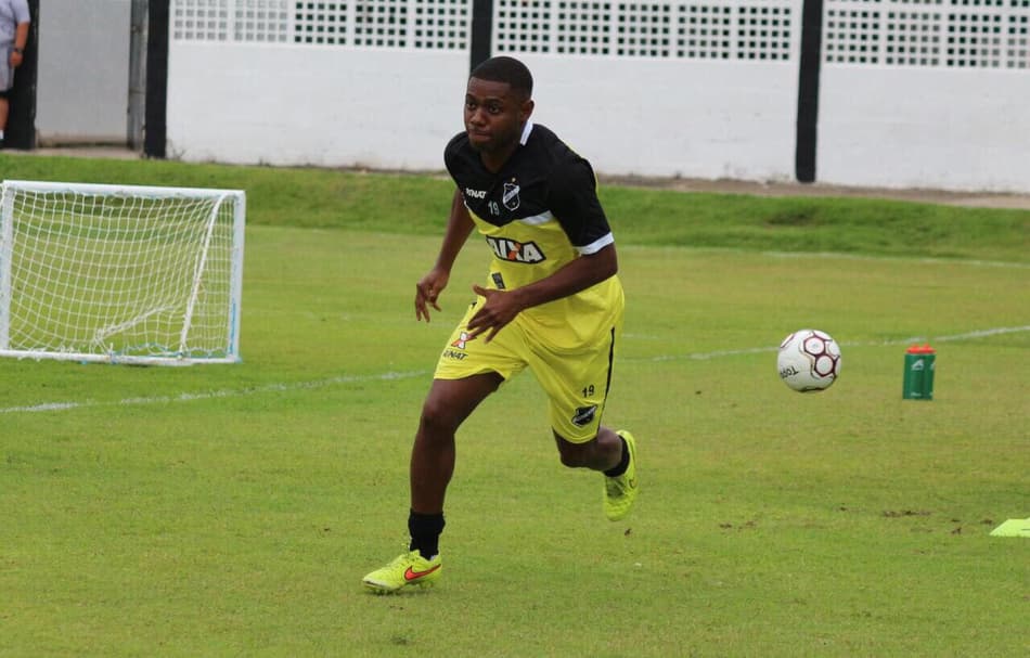 Tatá pede foco total do ABC contra o Paraná para iniciar bem o segundo da Série B