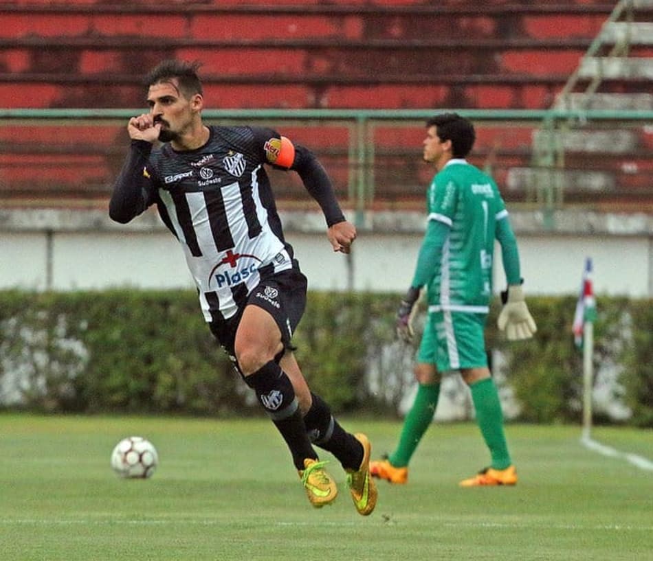 Bruno Santos comemora classificação e pede foco do Tupi nas quartas