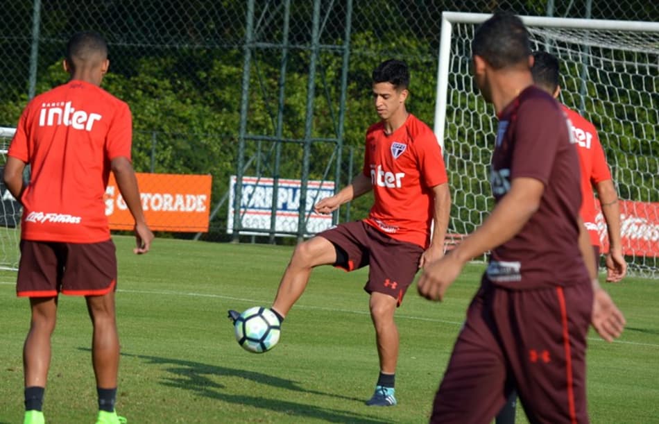 Outro time chileno mostra interesse em tirar o meia Thomaz do São Paulo