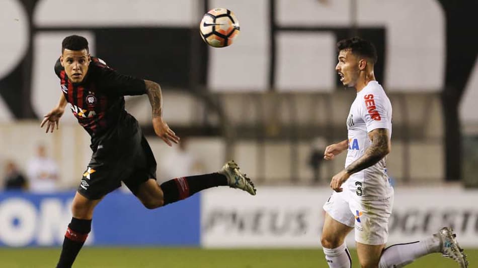 “Mostramos que somos grandes”, avalia técnico do Atlético-PR após eliminação