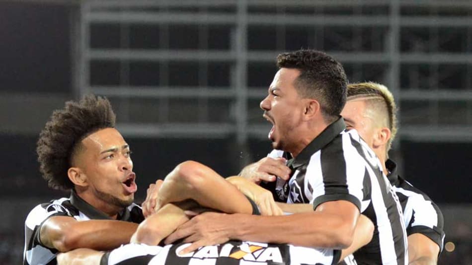 Lindoso minimiza problemas do Fluminense antes do Clássico Vovô