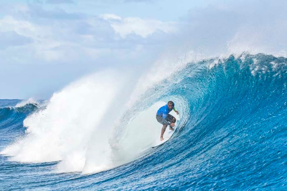 Wiggolly Dantas é o único brasileiro a vencer a repescagem em Teahupoo