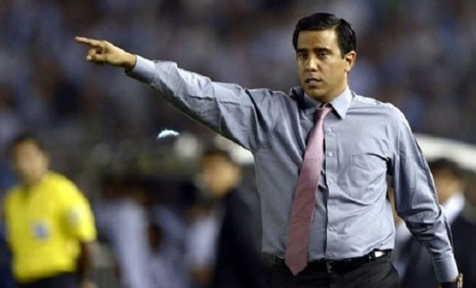César Farías confirma que não seguirá no The Strongest