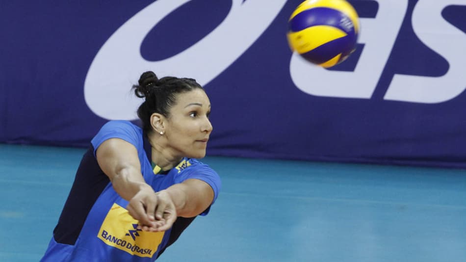 Brasil vence Peru e se aproxima do título do Sul-Americano de vôlei