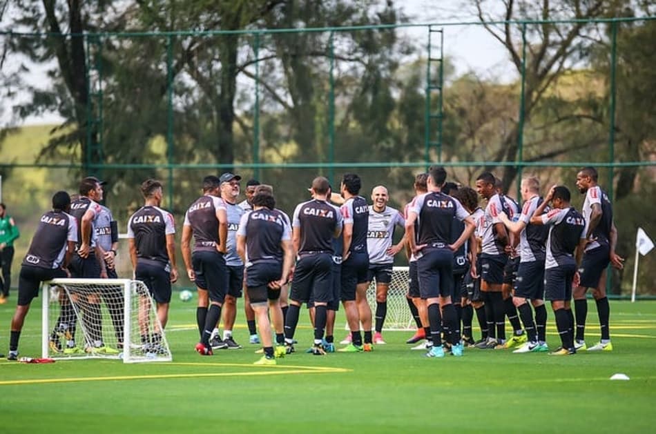 Treino do Atlético-MG tem Fred como reserva e He-Man entre os titulares