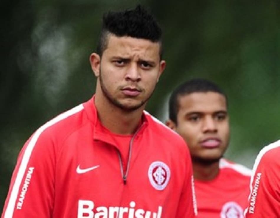 Promessa da base do Internacional rescinde contrato com o clube