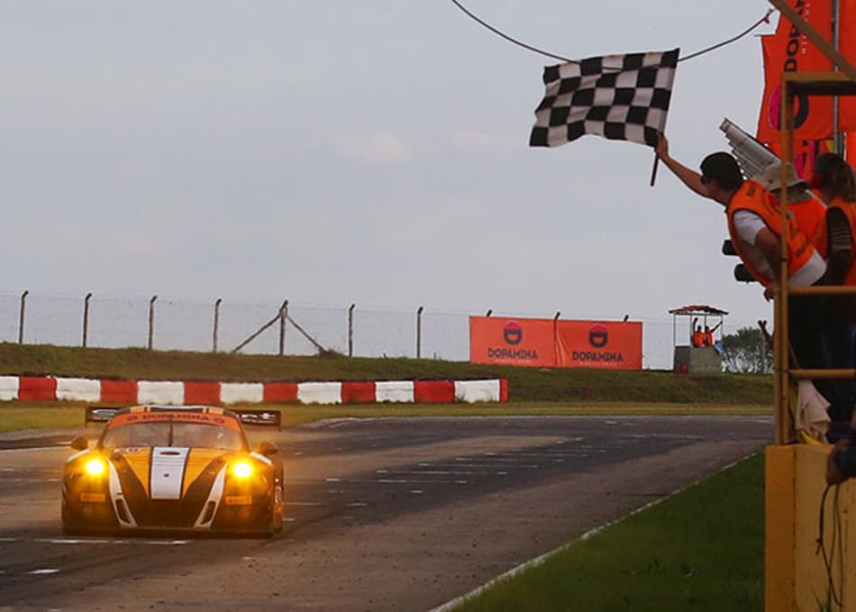 Brasileiro: Vitória de Marcel Visconde e Ricardo Maurício com a Porsche 911 GT3 R #20