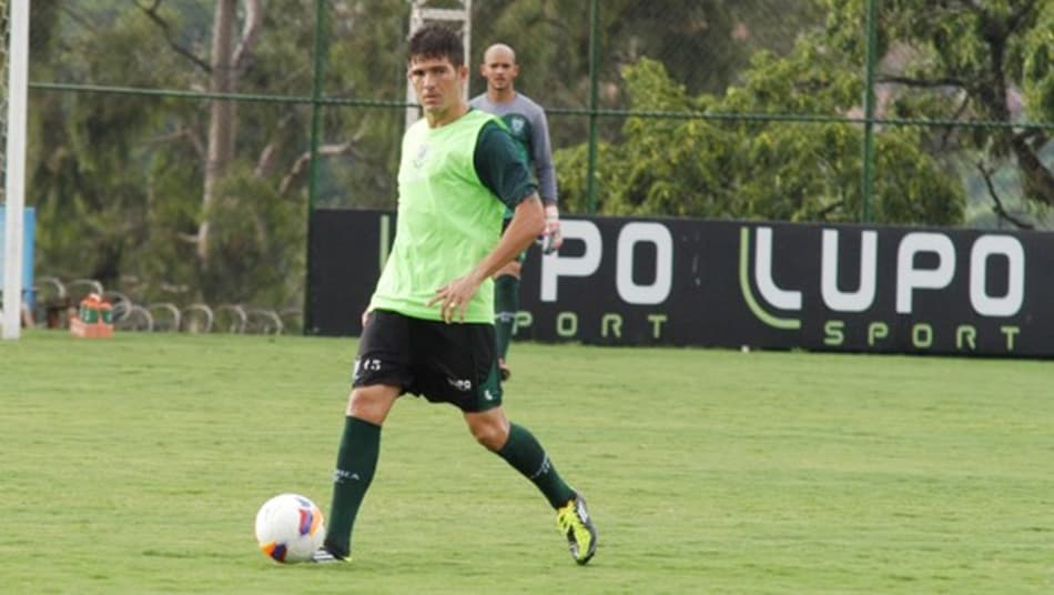 No Z4 da Série B, Santa Cruz contrata ex-zagueiro do Náutico