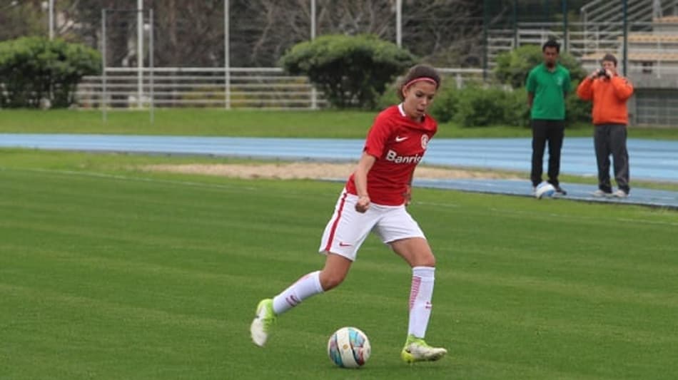Revelação no futebol feminino do Inter atuará nos Estados Unidos
