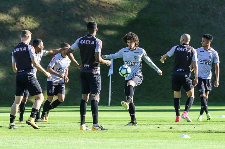 Atlético-MG pode ter Valdívia como titular contra a Ponte Preta