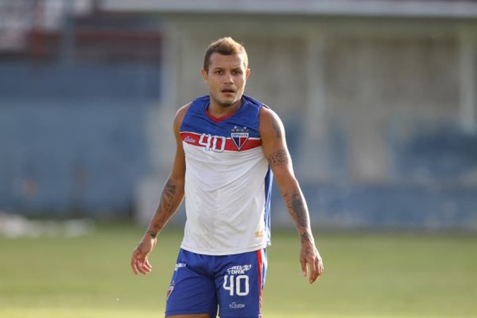 Atleta sofre ameaças na porta de casa e permanência no Fortaleza vira dúvida
