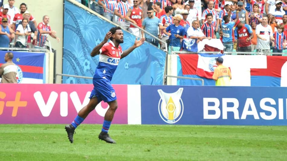 Volante do Bahia se torna o 2º maior ladrão de bolas do Brasileirão 2017