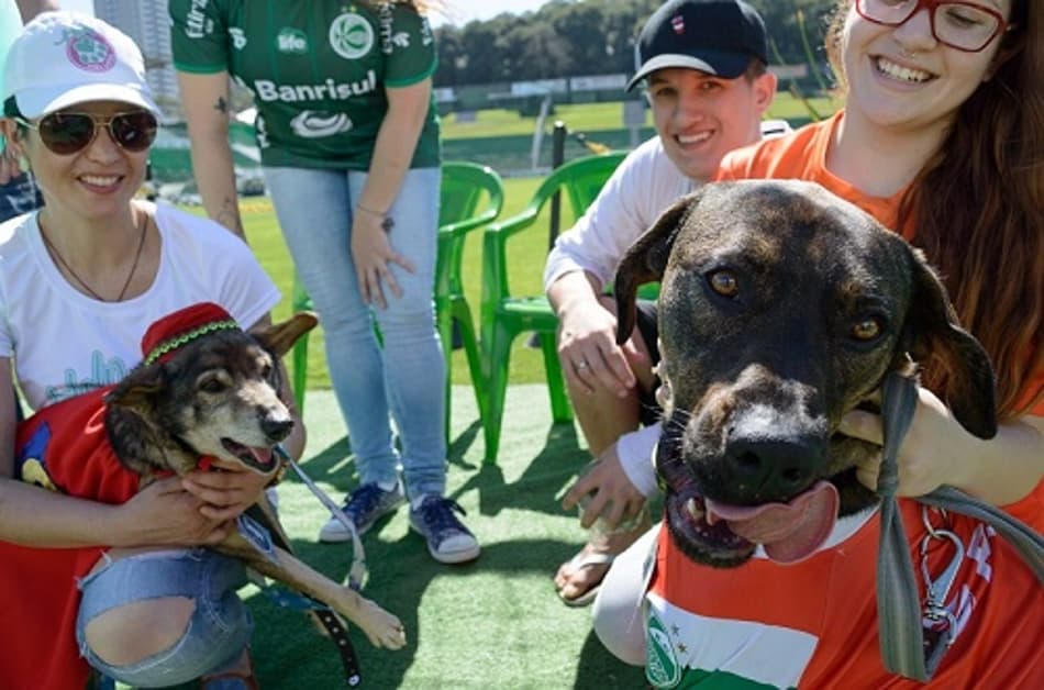Juventude promove reunião de torcedores e seus cães no Alfredo Jaconi