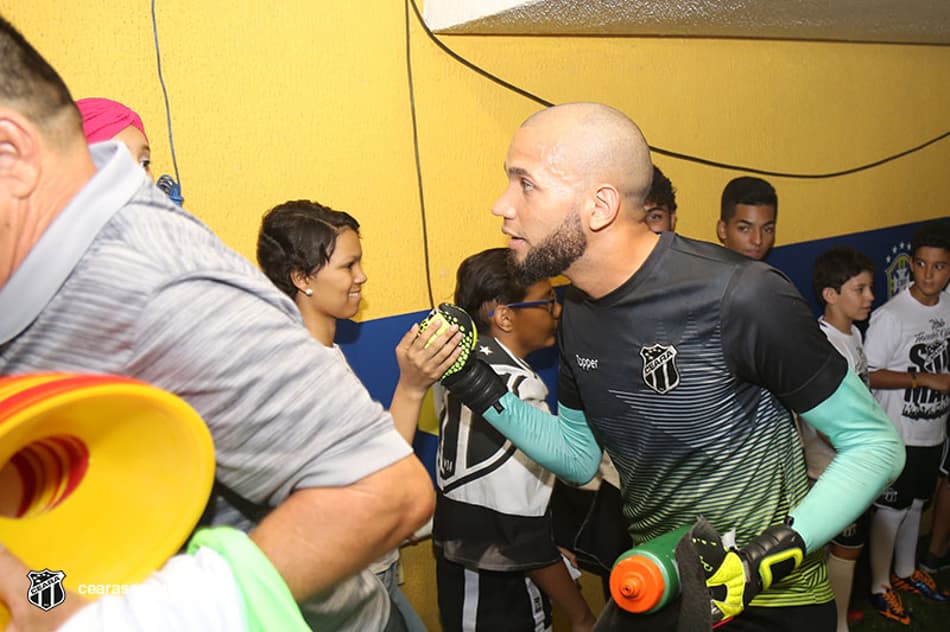 Everson comemora acesso com o Ceará e fala sobre momento marcante na carreira