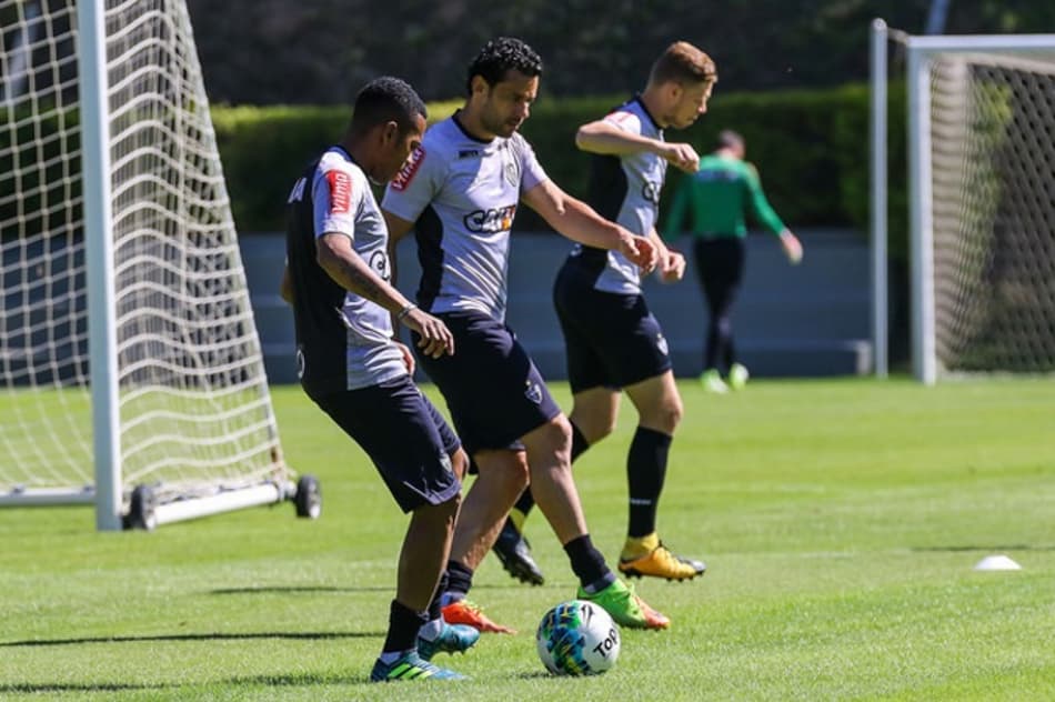 Galo encerra preparação para pegar o Inter com Robinho no time titular