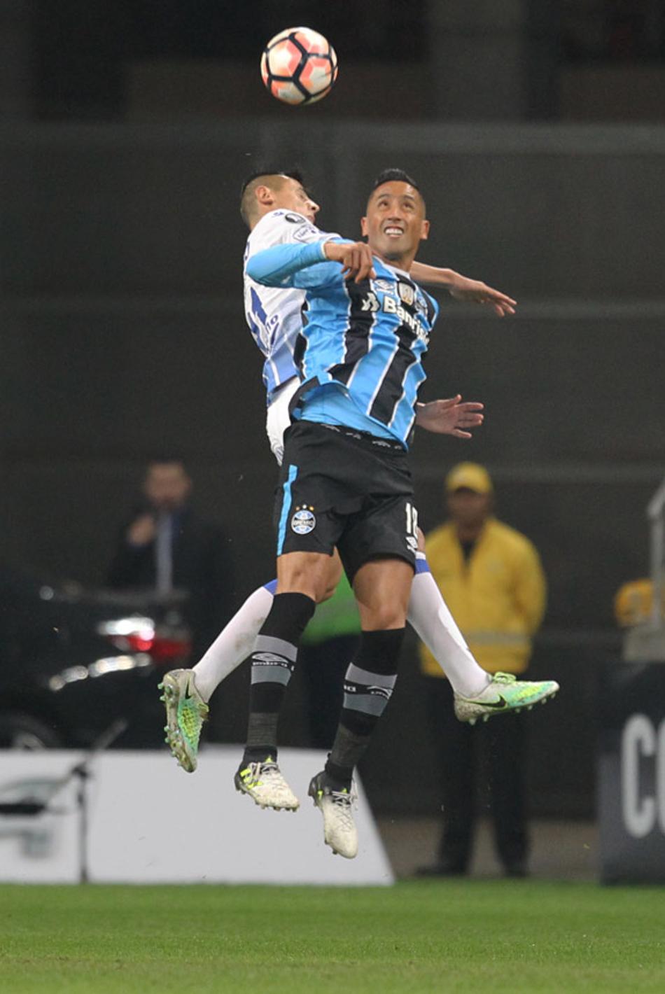 Hoje na Argentina, Lucas Barrios não descarta voltar ao futebol brasileiro