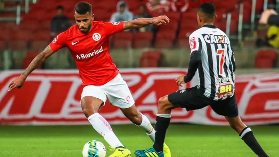 Sasha lamenta chances perdidas pelo Inter na derrota para o Galo