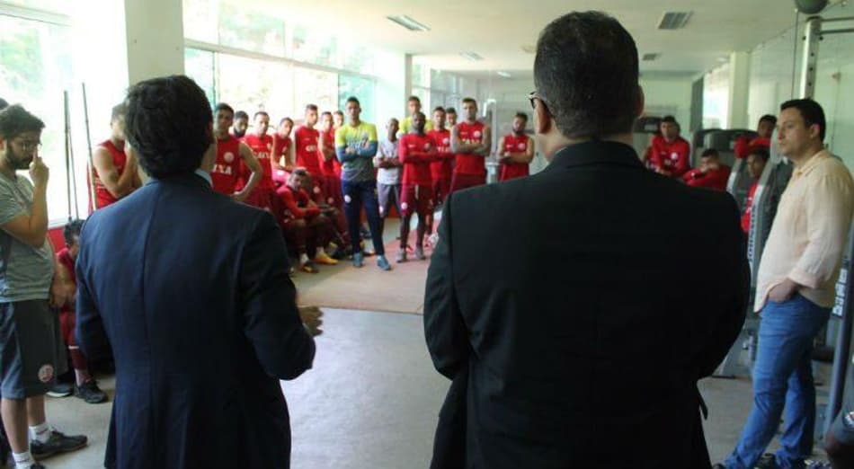 Nova diretoria do Náutico organiza bate-papo para acalmar elenco