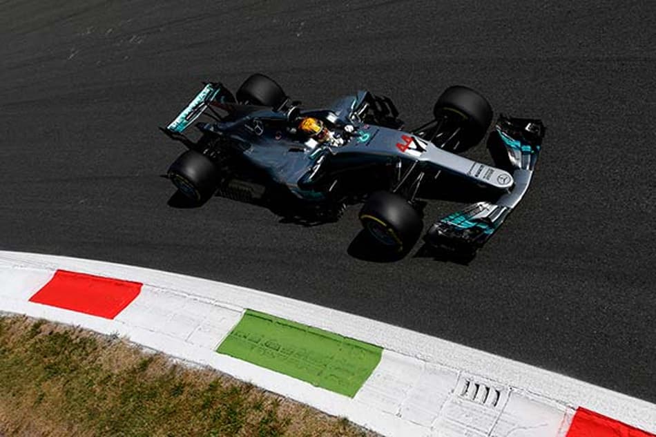 Hamilton: "Parece bastante apertado entre nós e a Ferrari"