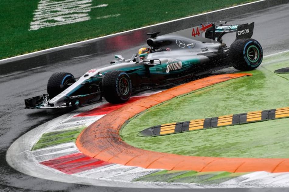 Lewis Hamilton crava a pole position em sessão caótica em Monza e bate o recorde de Schumacher