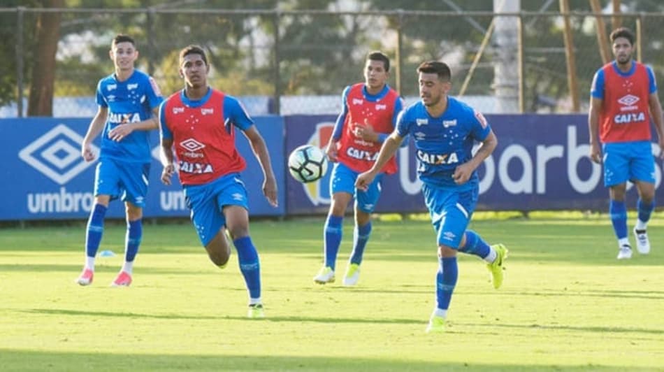 Thiago Neves volta a treinar e Mano relaciona 20 para jogo contra o Londrina