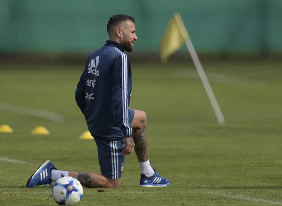 Volta ao Galo? Otamendi pode ter futuro definido nos próximos dias