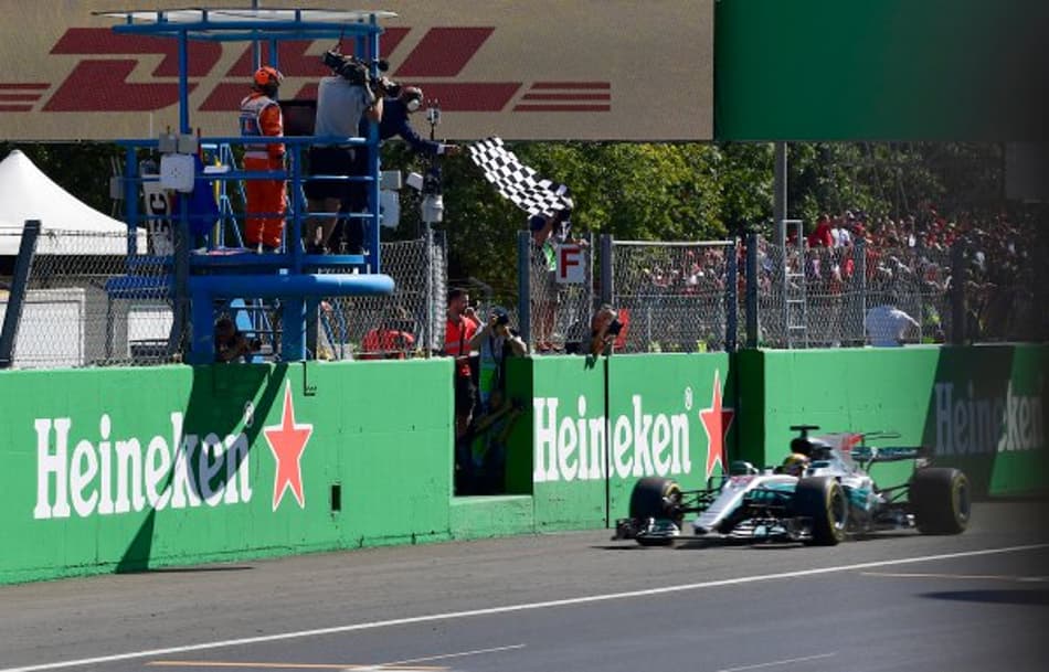 Hamilton comanda a dobradinha da Mercedes e assume a ponta do campeonato em Monza