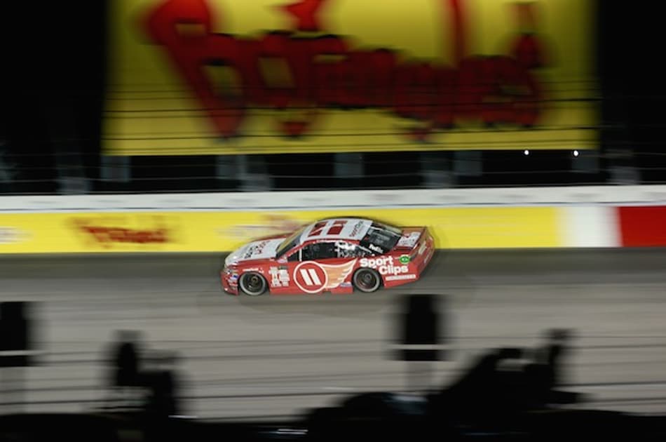 NASCAR: Denny Hamlin supera Martin Truex Jr. no fim e vence em Darlington