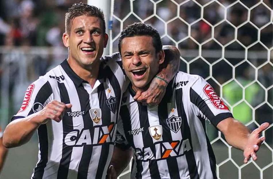 Clayton analisa momento de Fred e He-Man e garante: 'Os gols vão sair'