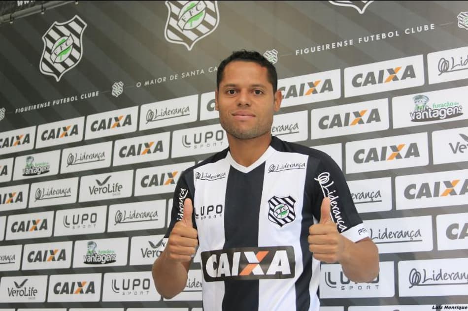 João Paulo pode voltar a atuar no Figueirense pela lateral-esquerda