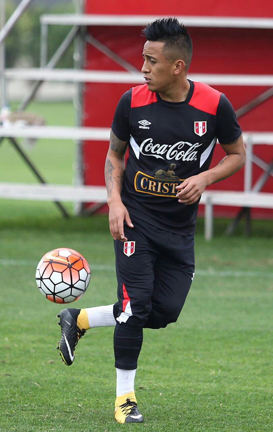 Christian Cueva negocia sua liberação do futebol russo