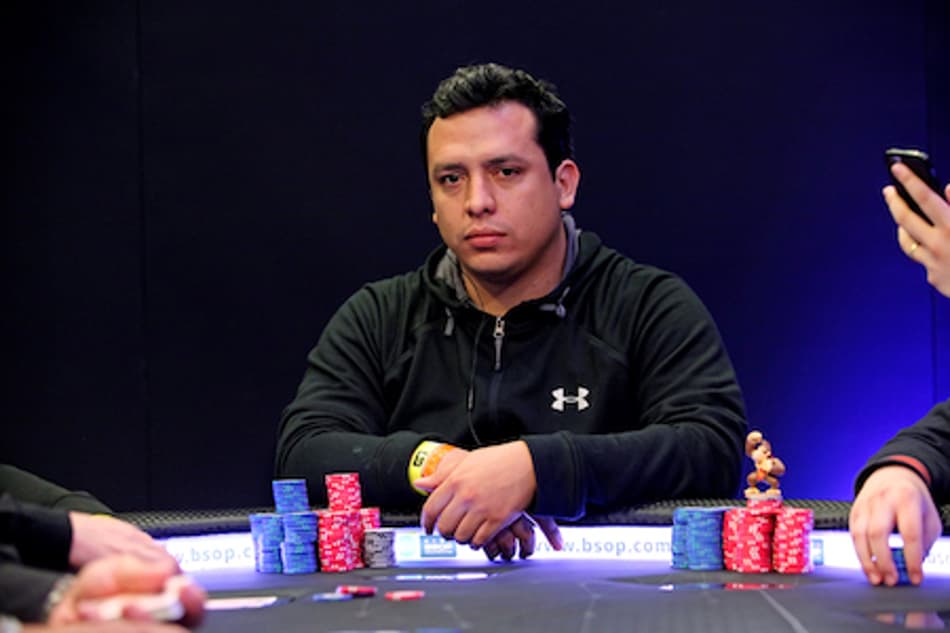 Paraguaio Hugo Cabañas lidera os oito finalistas no Main Event em Foz