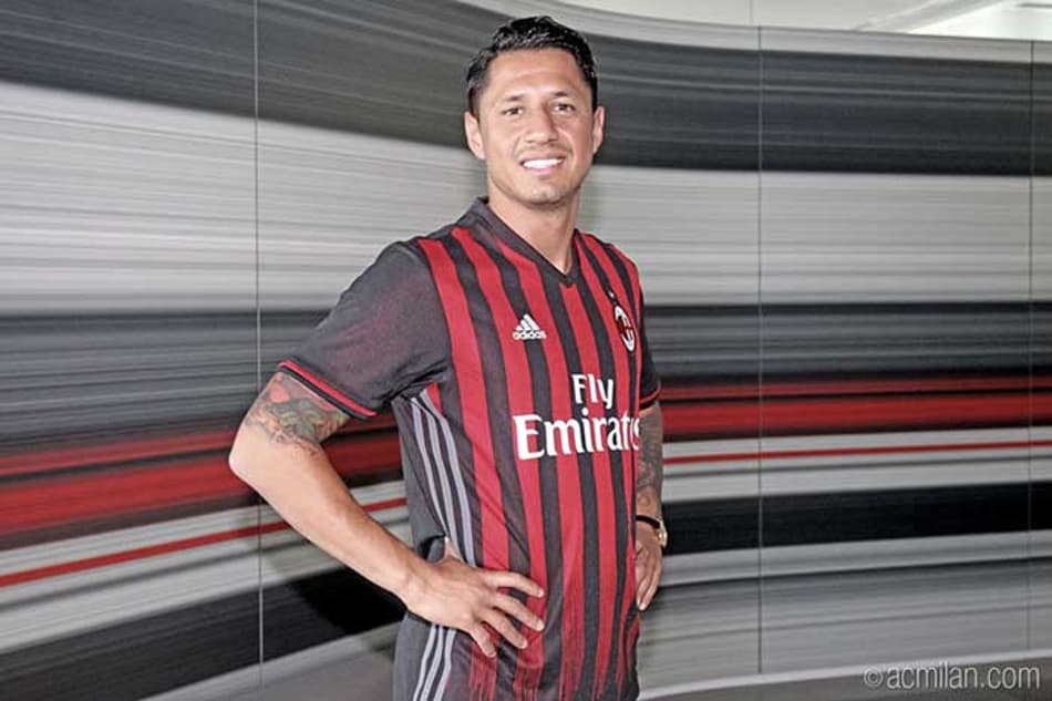 Atacante ex-Milan inicia processo para se naturalizar peruano