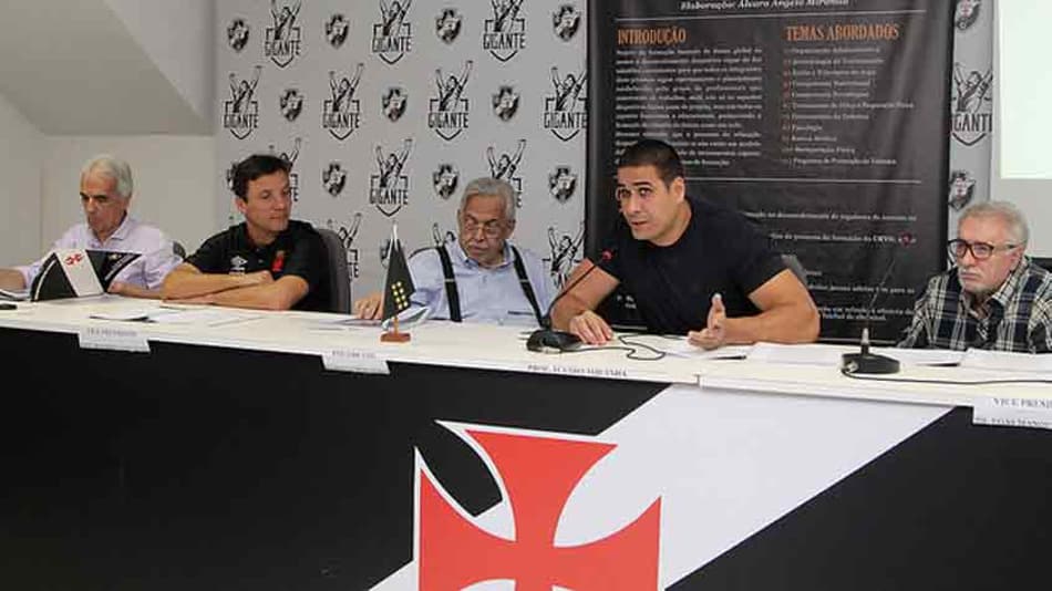 Com 80 páginas, Vasco lança Currículo Metodológico da Base
