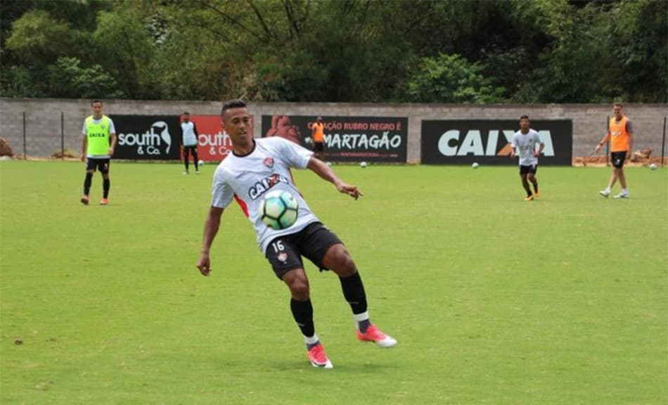 Vitória foca em treino de finalização manter sequência positiva no Brasileirão