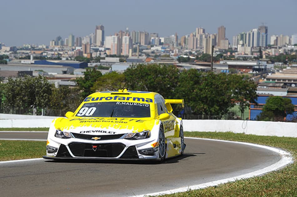 Stock Car: Ricardo Mauricio lidera primeiro dia de treino em Londrina