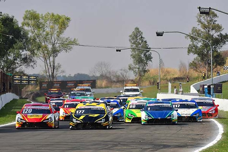 BR TURISMO: Vitor Baptista vence primeira corrida em Londrina