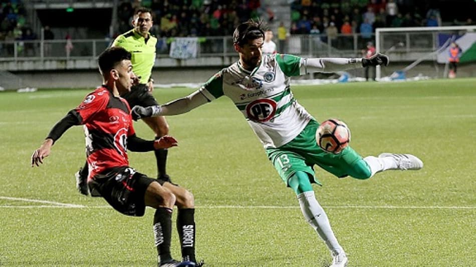 Criticado, “El Loco” Abreu responde com gesto a torcida em gol no Chile