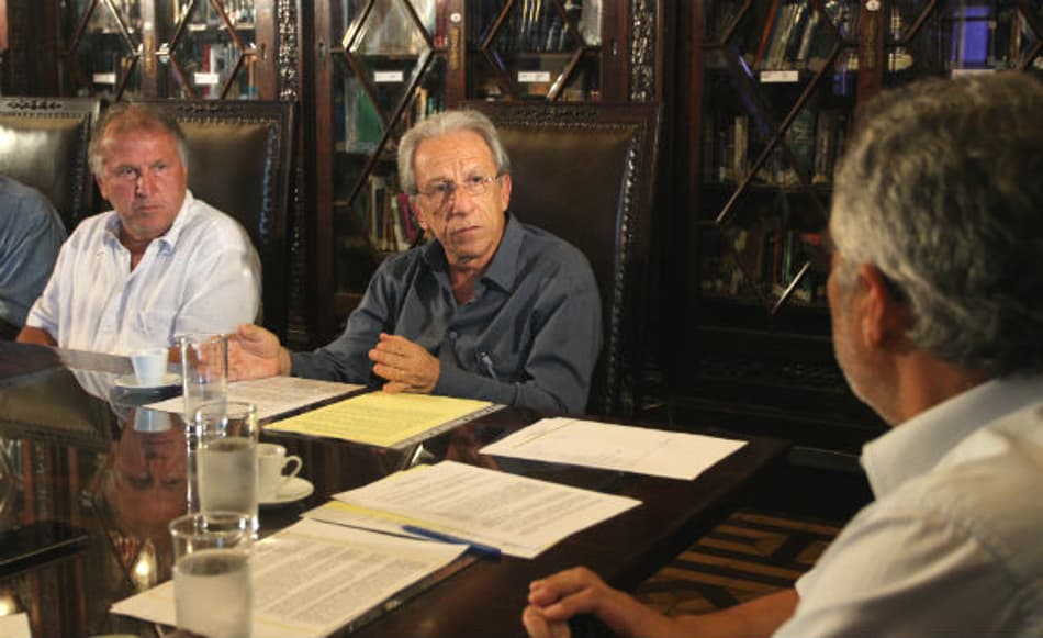 Treinadores de futebol buscam apoio em reunião com deputado na Alerj