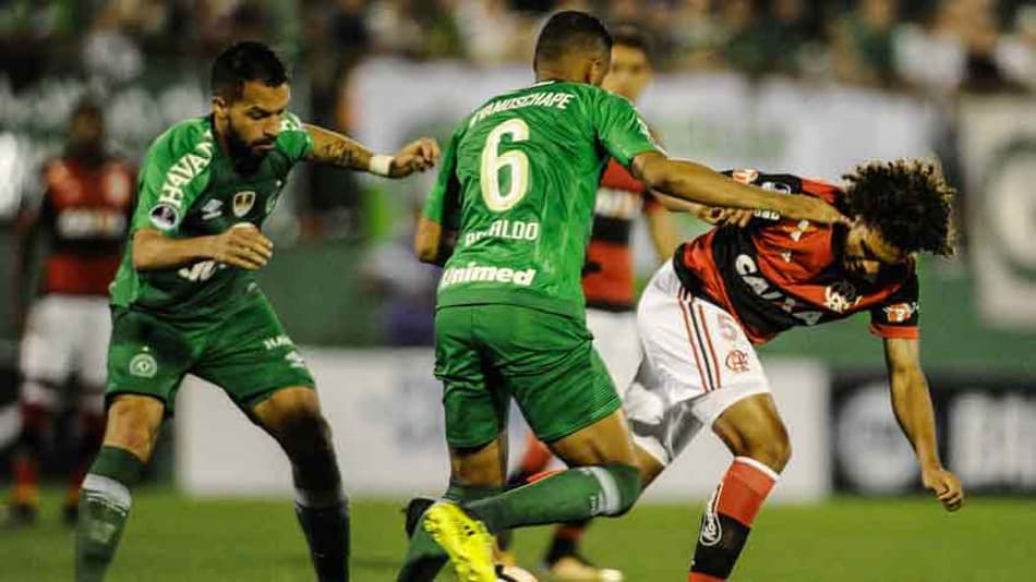 Chape mantém equipe que empatou com o Fla para enfrentar o Grêmio