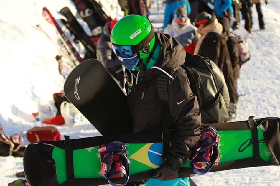Isabel Clark abre circuito da Copa do Mundo de snowboard cross