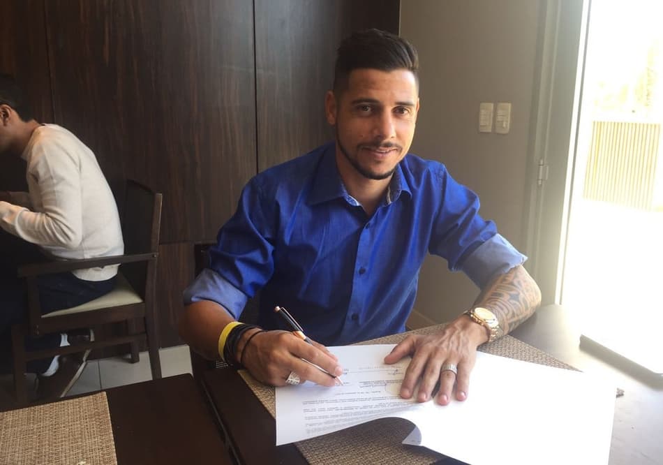 Cicinho - Time atual: Brasiliense: Idade: 37 anos