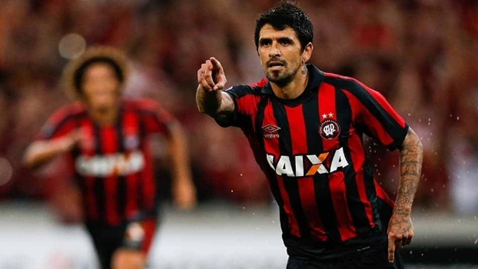 Esposa acusa ex-meia do Atlético-PR de tentativa de homicídio; jogador nega