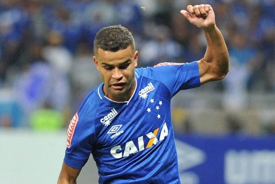 Alisson sofre lesão e será desfalque no Cruzeiro por pelo menos uma semana